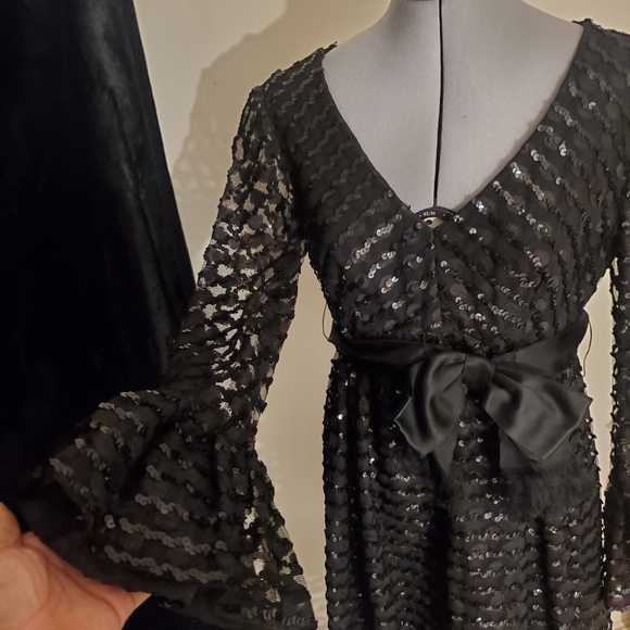 Elegant vintage sequin long sleeve bow dress - Picture 4 of 8
